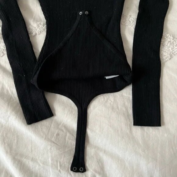 Abercrombie & Fitch O Ring Ribbed Long Sleeve Bodysuit - Picture 4 of 5
